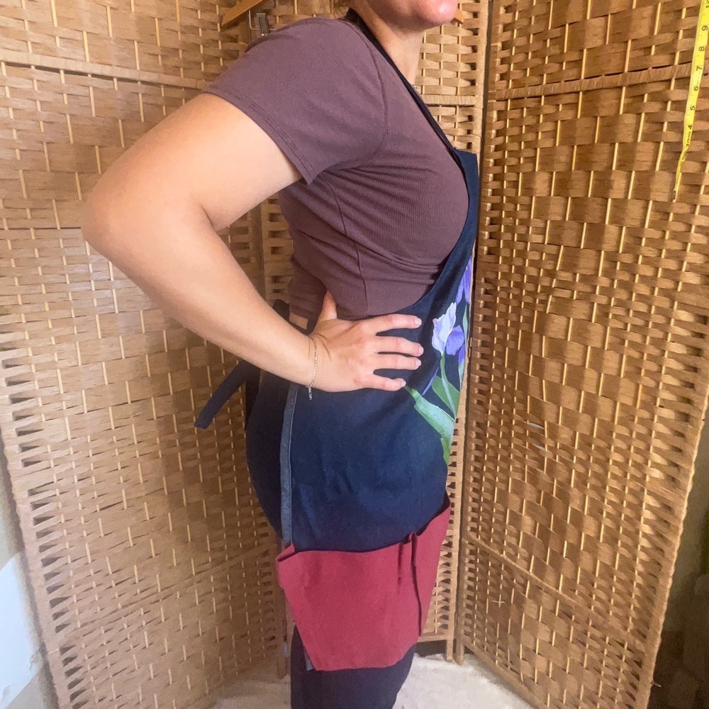 Liz Lauter Floral Apron with Purple Irises - Picture 7 of 12